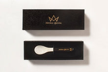 Load image into Gallery viewer, Gift box Mother of Pearl spoon - Black
